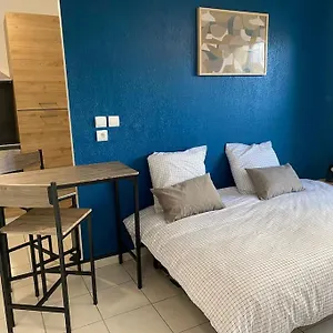 https://charmant-studio-climatise-a-5min-du-centre.fr-provencehotel.com